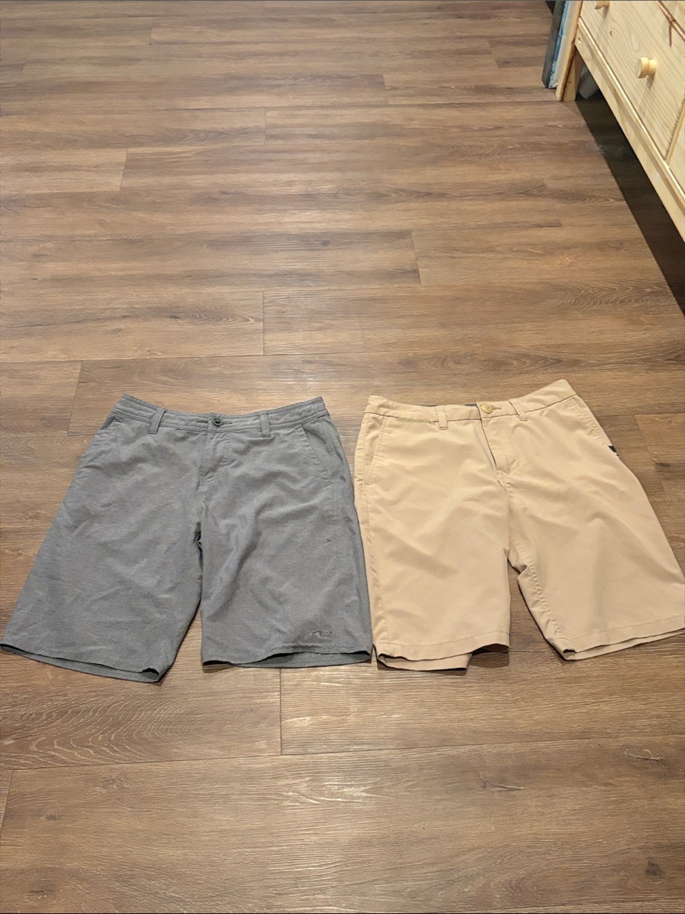 O’Neill & quicksilver hybrid Gray and Tan Shorts size 26